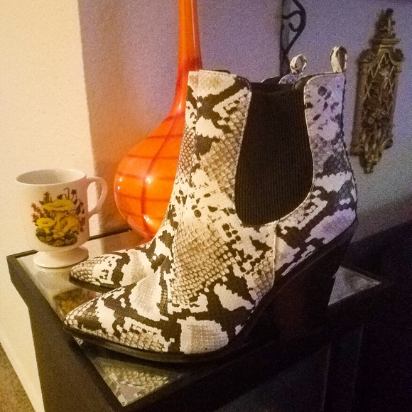 Fashion Nova Shoes - 💕BRAND NEW! Snakeskin Heeled Booties!!